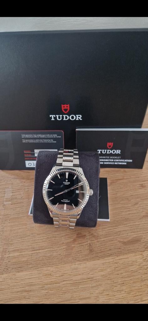 Tudor date 41mm in absolute topstaat met originele box, Handtassen en Accessoires, Horloges | Heren, Staal, Staal, Polshorloge