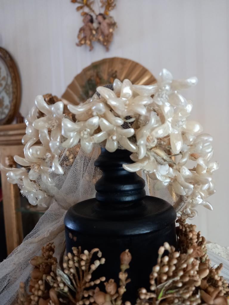 Antiek Wassen Kroon met Tulle sleep ,, Ophalen of Verzenden