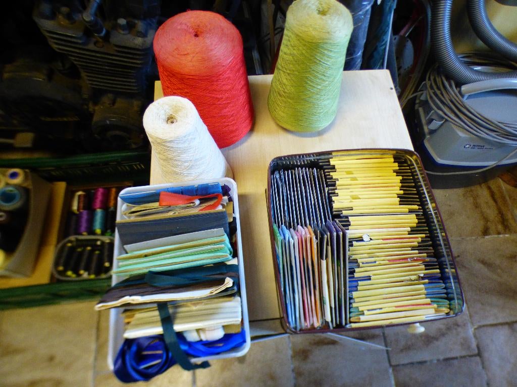 naaigrief  ritsen garens  stoffen knoppen biaislint, Hobby en Vrije tijd, Ophalen, Zo goed als nieuw