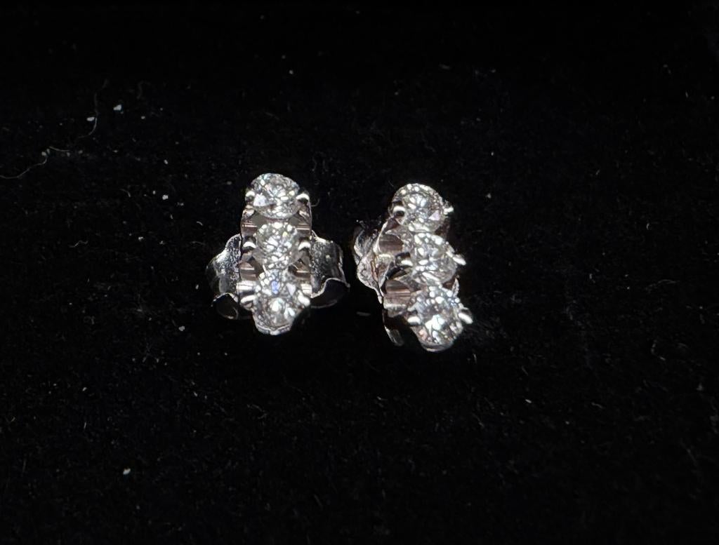 Boucles d'Oreilles Or Blanc 18K et Diamants, Bijoux, Sacs & Beauté, Boucles d'oreilles, Puces ou Clous, Comme neuf, Or, Enlèvement