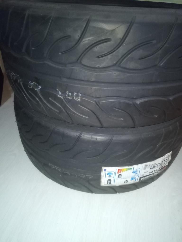 2 pneus semi slick Yokohama AD08 225/35/19, Auto-onderdelen, Banden en Velgen, Ophalen of Verzenden, Band(en)