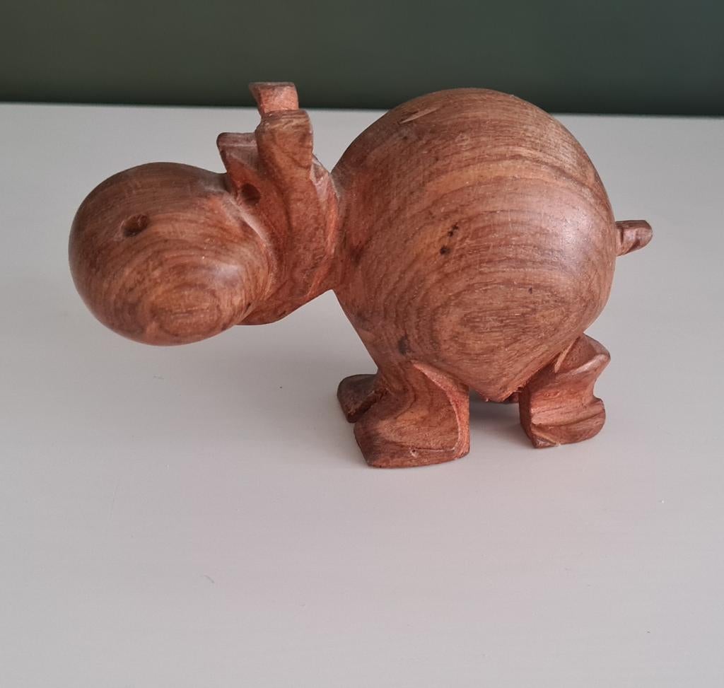 Petit hippopotame en bois, Enlèvement