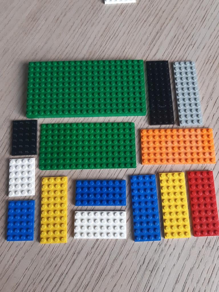 Leuk pakketje lego bouwplaatjes verschillende kleuren en mat, Ophalen, Lego