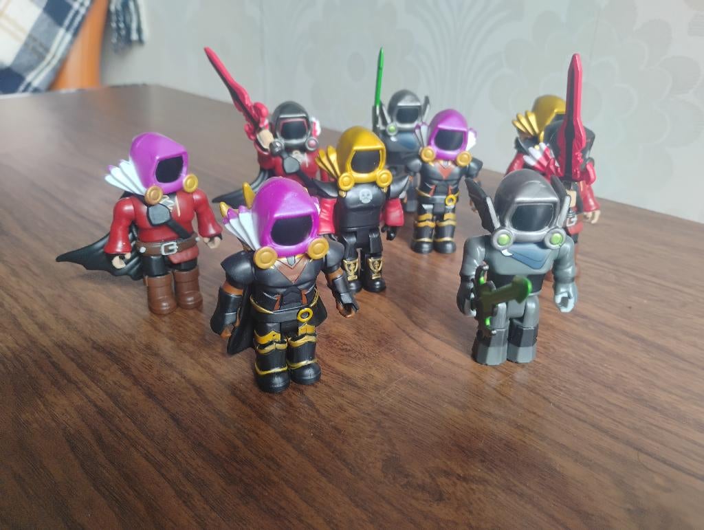 Roblox Jazwares Dominus Dudes., Hobby en Vrije tijd, Modelbouw | Figuren en Diorama's, Ophalen, Gebruikt, 1:50 of kleiner, Figuur of Figuren