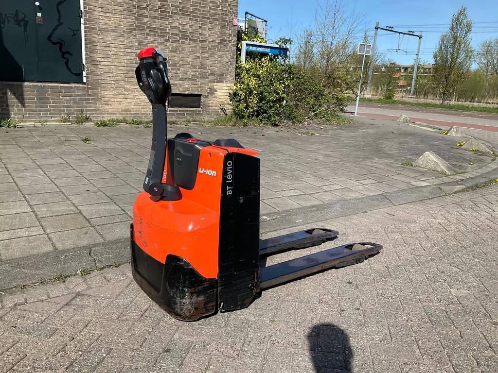 Toyota LWE140 1400KG LITHIUM PALLETWAGEN / HEFTRUCK, Articles professionnels, Machines & Construction | Chariots élévateurs & Transport interne