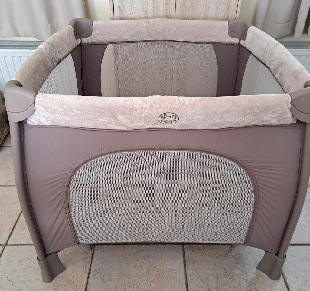 Baby bed 2 in 1 Noukie's, Kinderen en Baby's, Kinderkamer | Bedden, Zo goed als nieuw, Minder dan 140 cm, 85 tot 100 cm, Ophalen