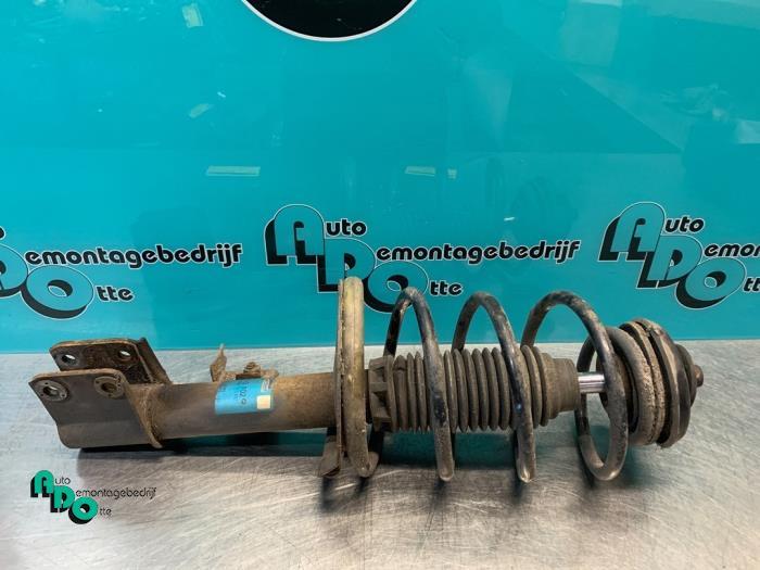 Barre amortisseur avant droit d'un Peugeot 307 (307 01-), Autos : Pièces & Accessoires, Suspension & Châssis, Peugeot, Utilisé