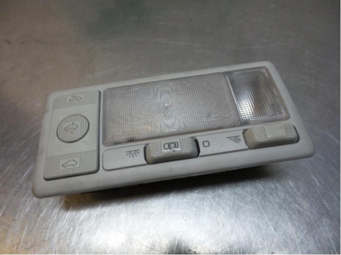 Eclairage intérieur avant d'un Volkswagen Passat (Passat 88, Volkswagen, -, Utilisé, -