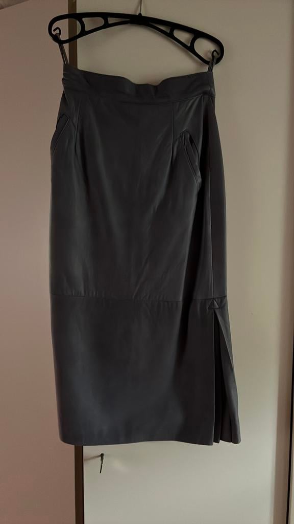 Lange grijze lederen rok maat smal, Kleding | Dames, Rokken, Ophalen, Zo goed als nieuw, Maat 36 (S), Grijs