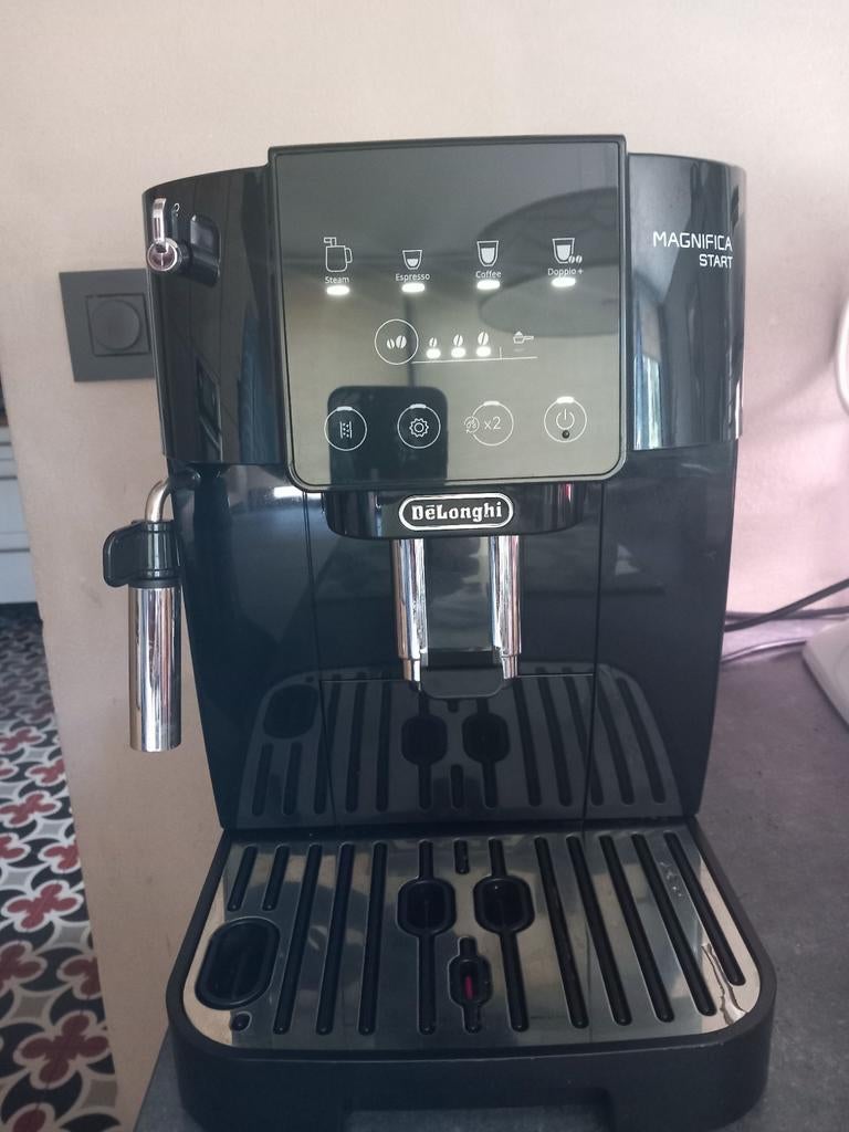 Machine à Café De Longui Magnifica Smart . ACHAT 21/03/2026, Electroménager, Cafetières, Neuf, Machine à espresso, Réservoir d'eau amovible