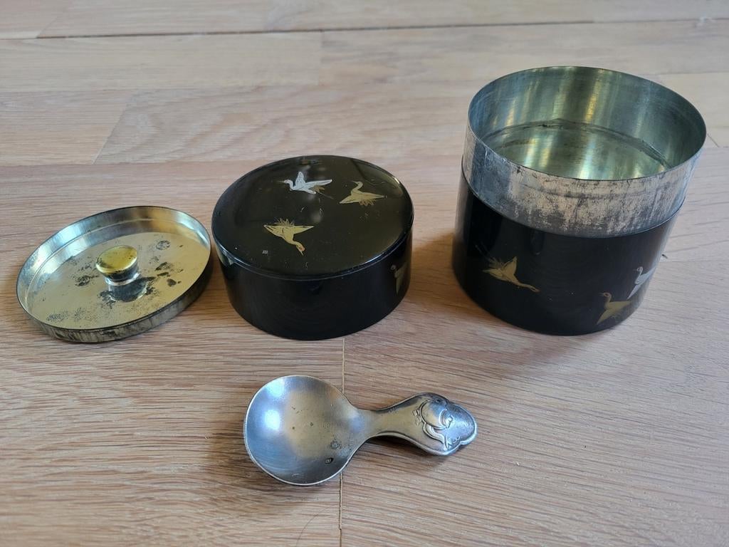 Boîte à thé ancienne avec tap-art (cuillère incluse), Antiquités & Art, Antiquités | Couverts, Enlèvement ou Envoi