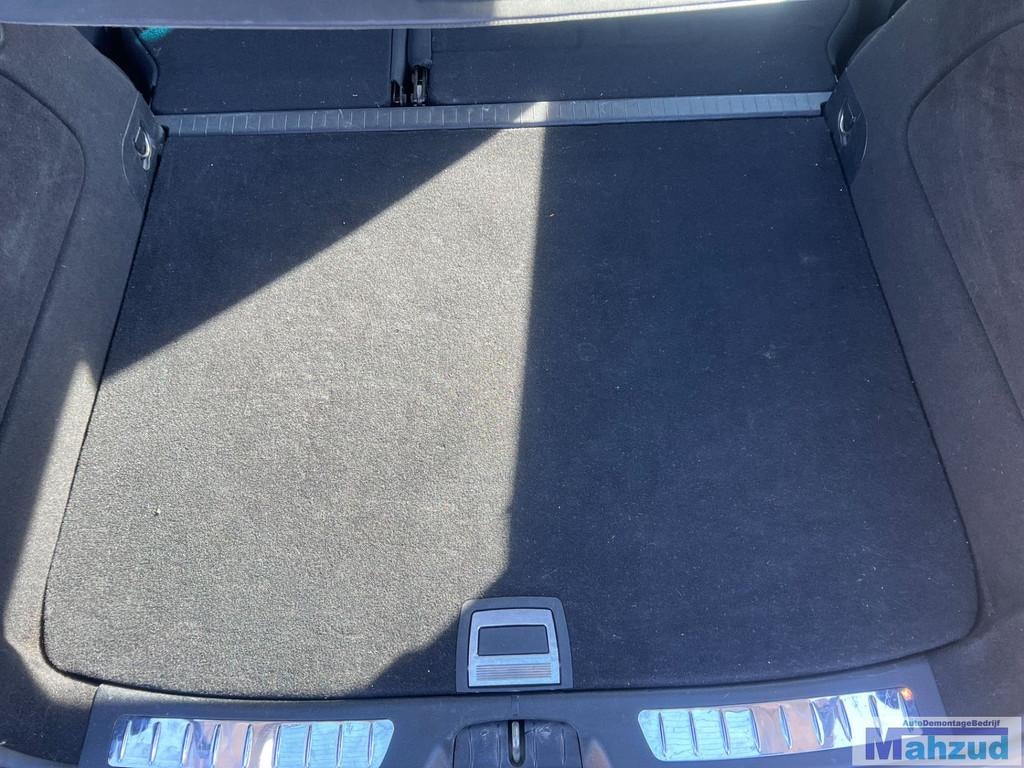 Tapis de coffre et plaque de coffre pour Mercedes Classe B W, Mercedes-Benz AG, Mercedes-Benz, Utilisé, Mercedesstrasse 120
70372  Stuttgart, DE