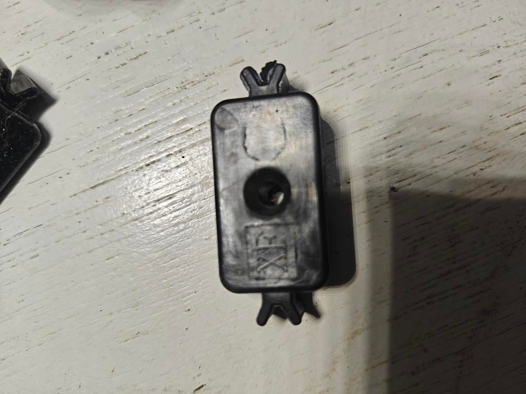 Clips en plastique pour terrasse composite Bear Contry, Composite