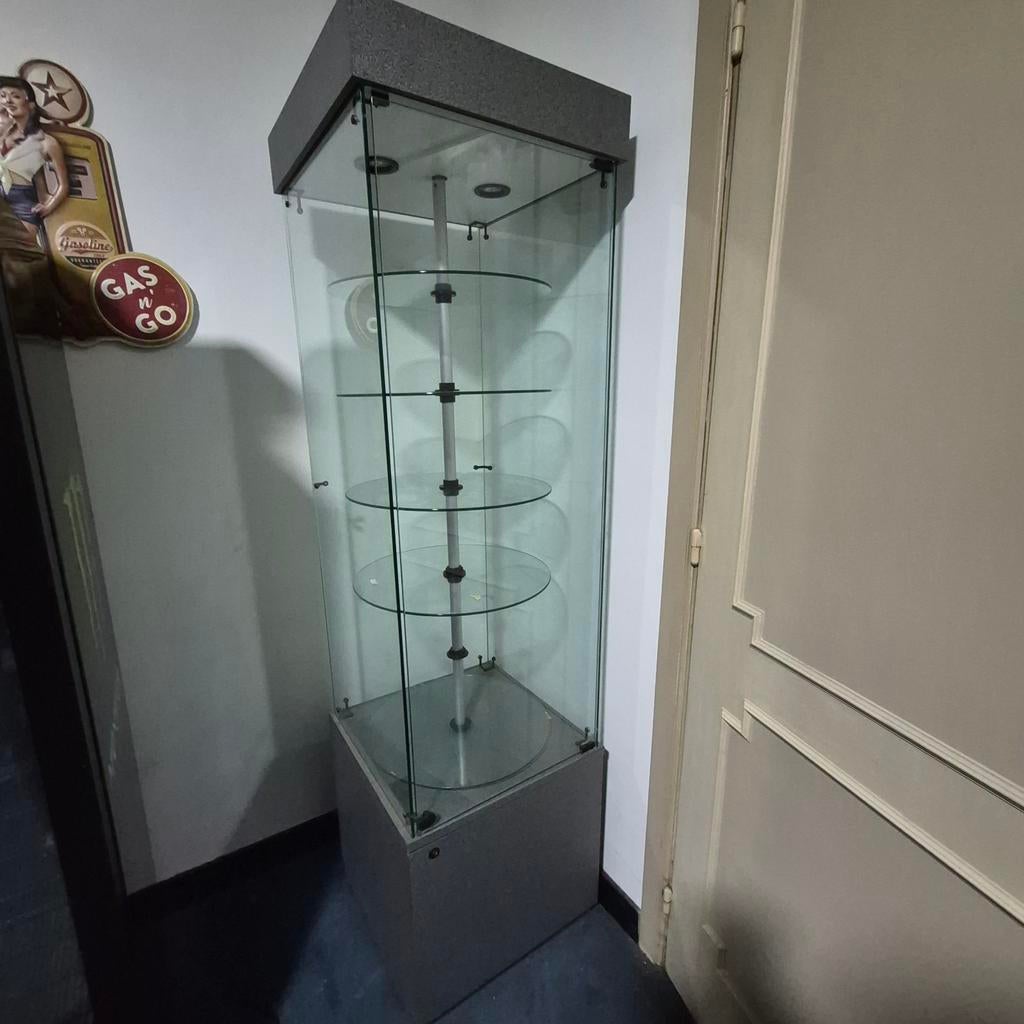 Vitrine en vert lumineuse moteur a réparer