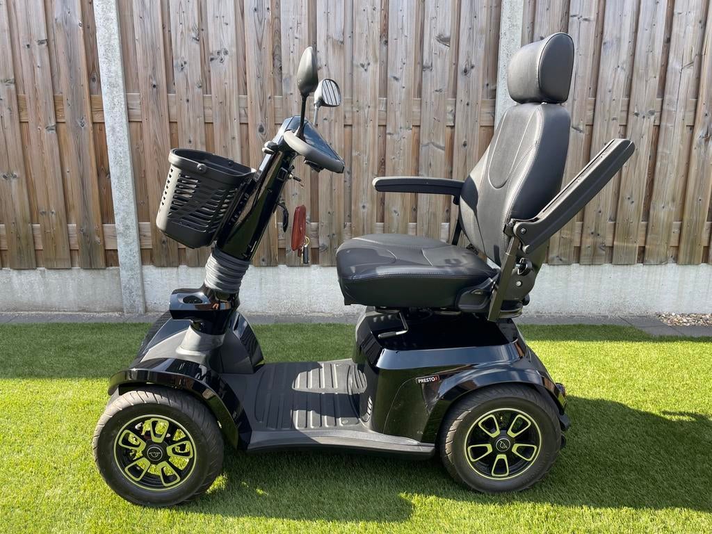 Scootmobiel zwart, Diversen, Brommobielen en Scootmobielen, Zo goed als nieuw, 16 km/u of meer, 46 km of meer, Ophalen