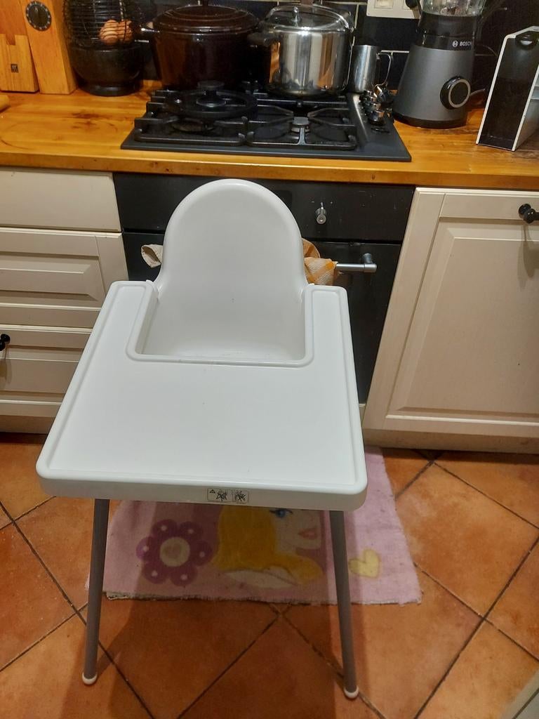 Chaise haute pour bébé IKIA, Enfants & Bébés, Enlèvement, Chaise(s)