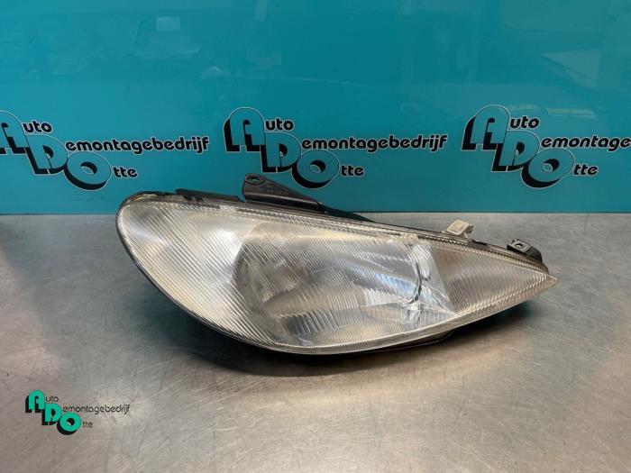 Phare droit d'un Peugeot 206 (206 98-), -, 3 mois de garantie, Utilisé, -