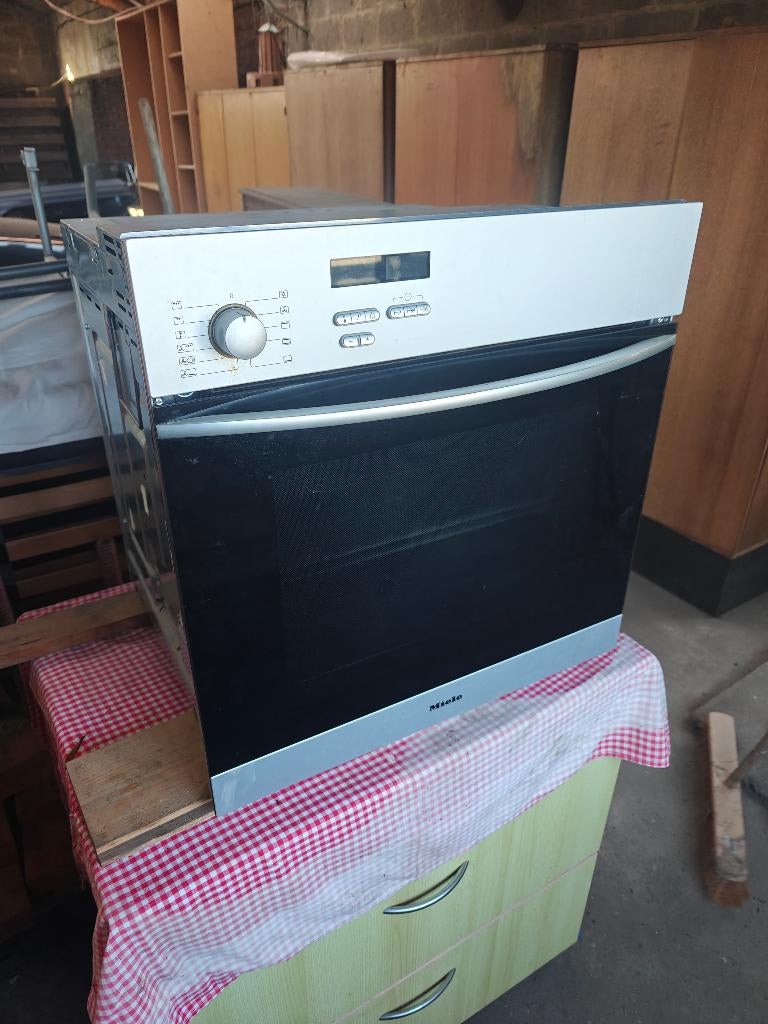 Miele H383BT-KAT, Four avec gril, Encastré, 45 à 60 cm, Enlèvement