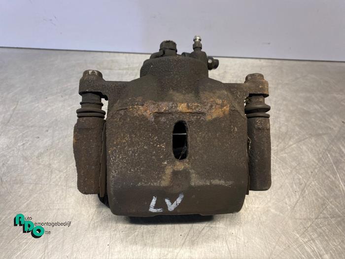 Remklauw (Tang) links-voor van een Toyota Yaris (Yaris 1 02-, Gebruikt, -, -, Ophalen of Verzenden