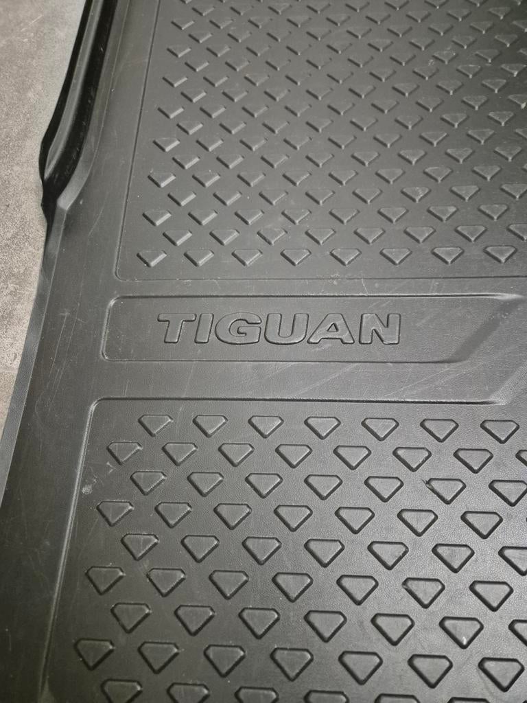 VW Tiguan - koffermat / kofferbeschermer, Auto diversen, Kofferbakmatten, Ophalen, Zo goed als nieuw