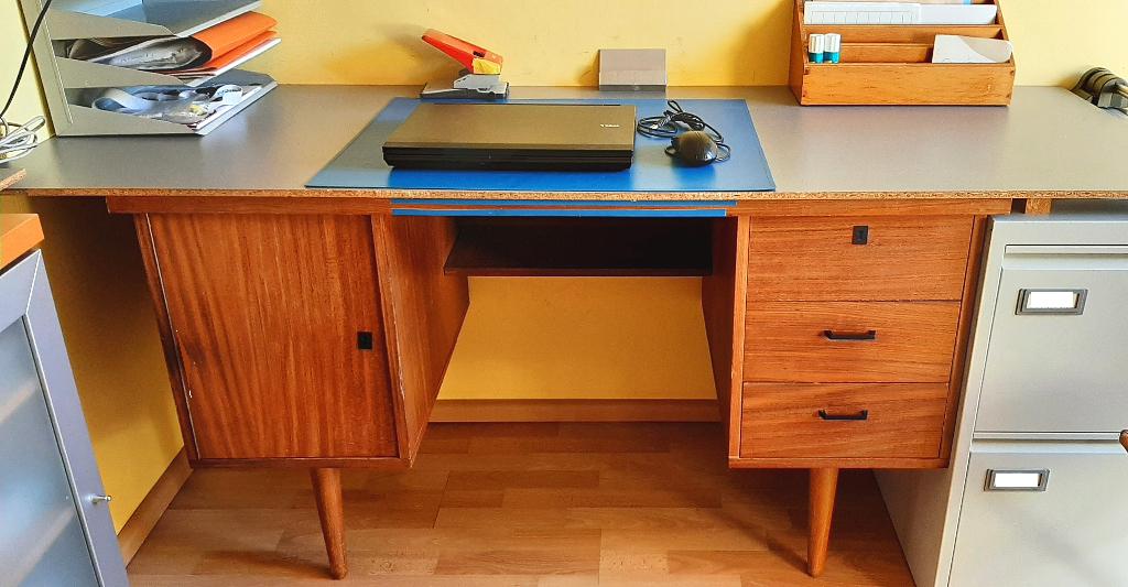 Vintage Retro Bureau – Datering 1970, Huis en Inrichting, Bureaus, Ophalen, Met lades, Gebruikt, Hout