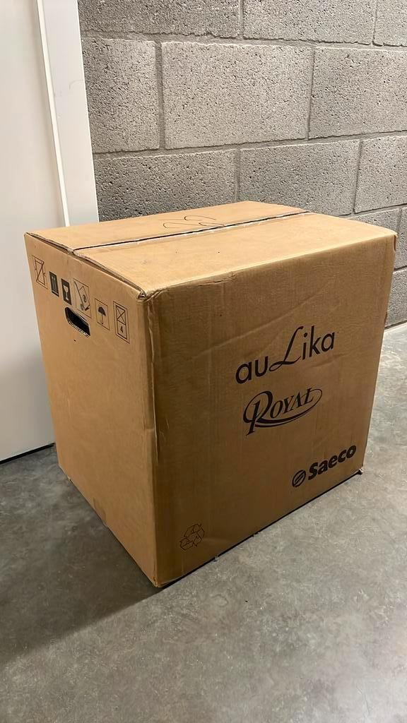 Nouvelle Saeco Royal Gran Crema, Electroménager, Neuf, Machine à espresso, Réservoir d'eau amovible, Café en grains