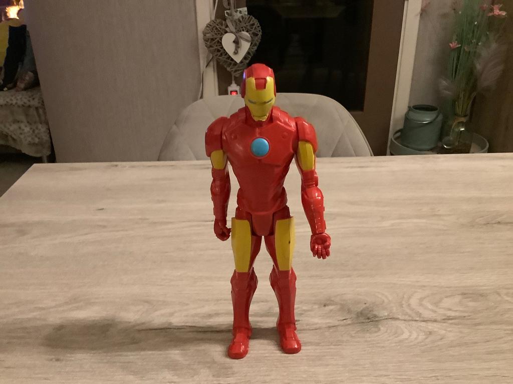 Marvel Iron-Man character (29 cm), Kinderen en Baby's, Speelgoed | Actiefiguren, Ophalen of Verzenden, Zo goed als nieuw