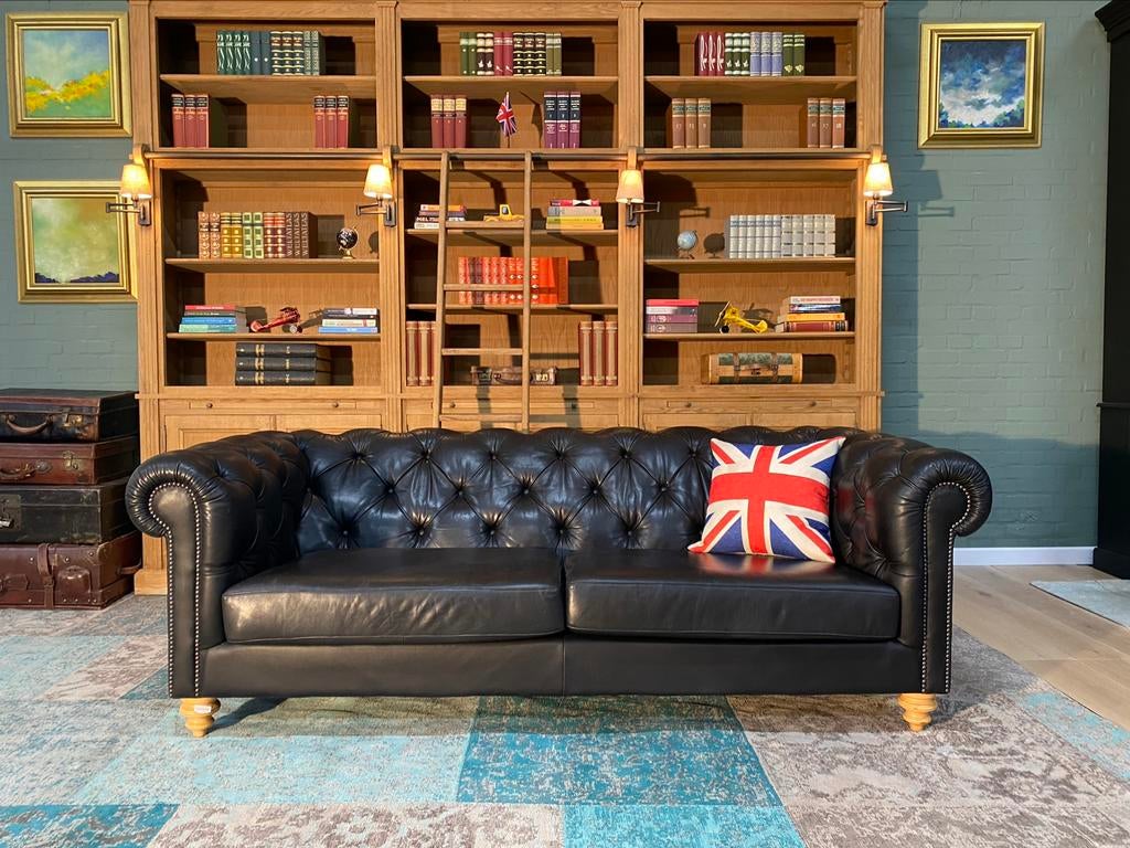 Engelse Chesterfield bank zwart GRATIS BEZORGD, Ophalen of Verzenden, Zo goed als nieuw, Leer