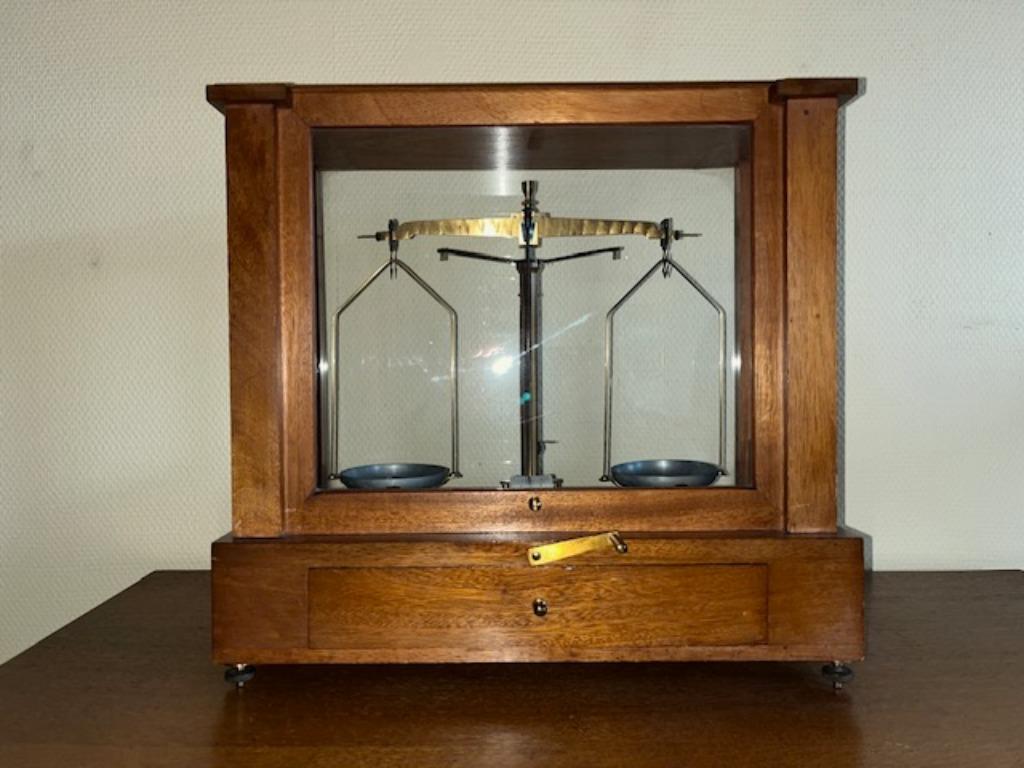 Balance de bijoutier ancienne 40x39x20cm D, Enlèvement, Utilisé, Autres types, Analogique