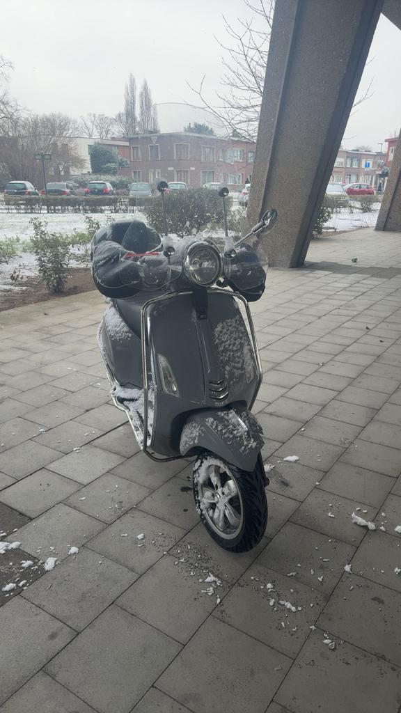 vespa primavera 80cc malossi, Ophalen, Zo goed als nieuw