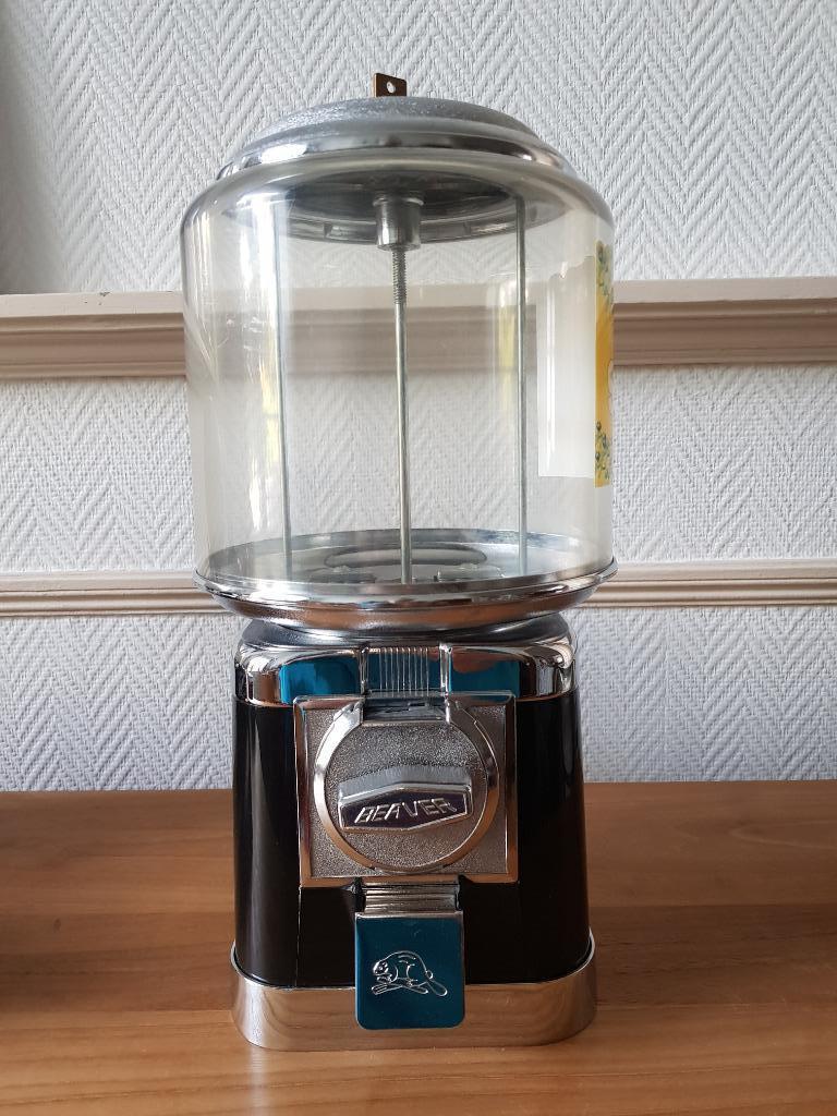 Distributeur chewing gum canadien, Enlèvement