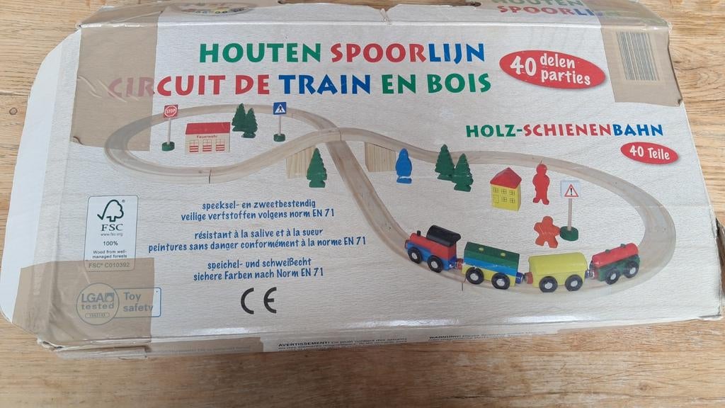 Houten trein met spoorlijn, Ophalen of Verzenden, Zo goed als nieuw