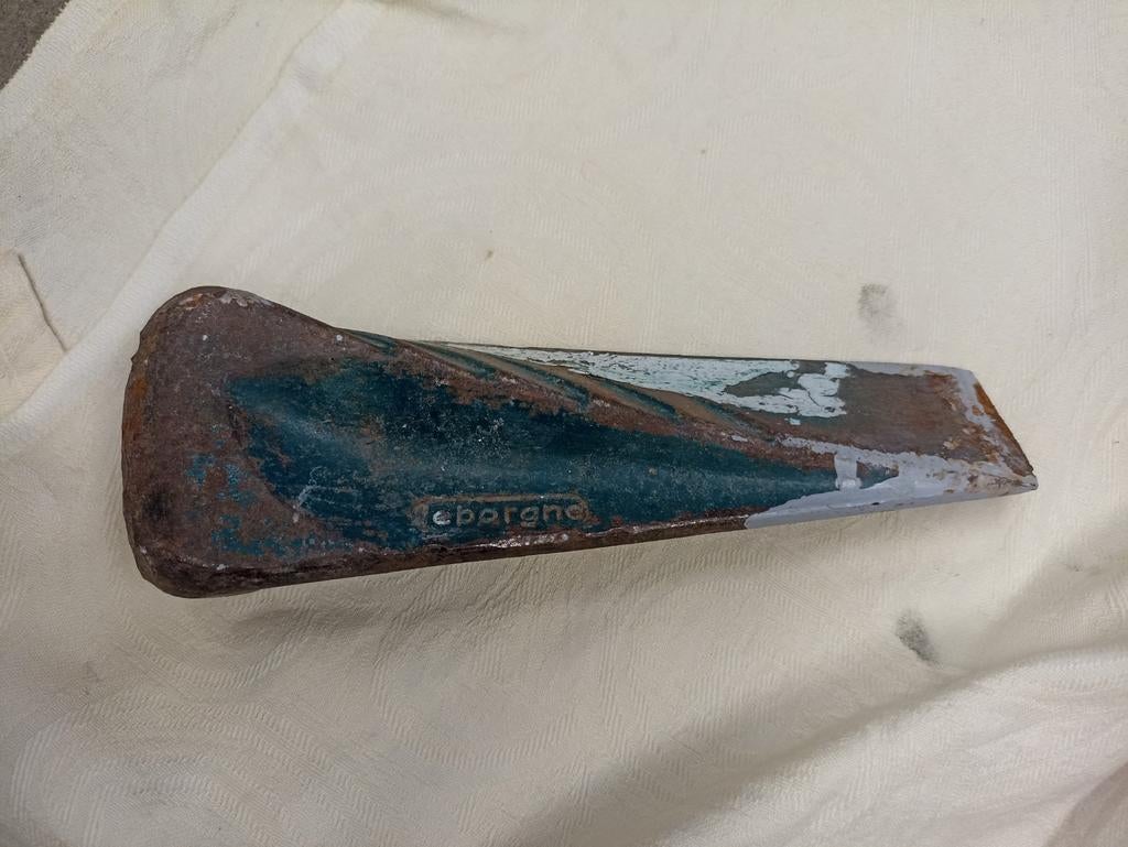 Coin vrillé pour buches et Tron d'arbre