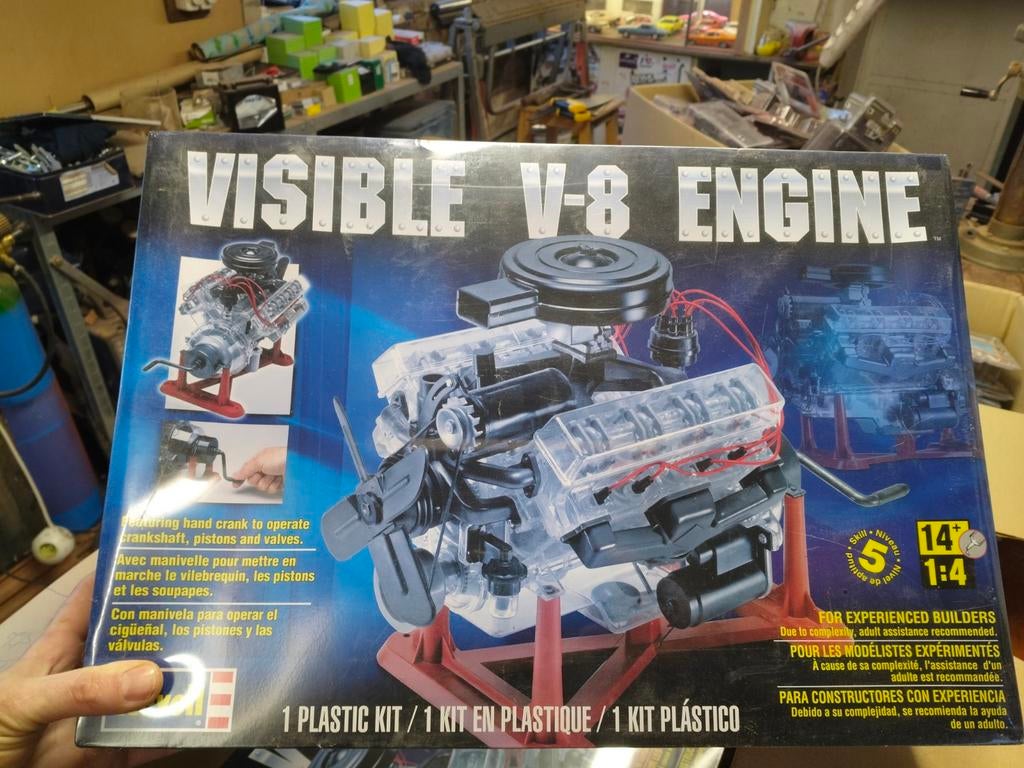 Revell bouwdoos V8 motor, Ophalen