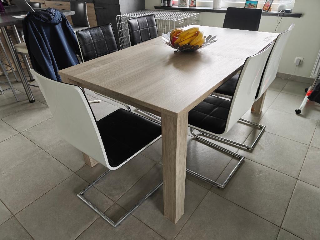 Salle à manger, Enlèvement, Utilisé