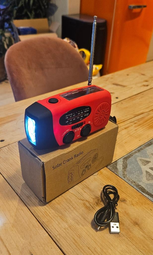 Radio d'urgence SOS à énergie solaire/manivelle/LED+batterie, Enlèvement ou Envoi, Neuf, Radio
