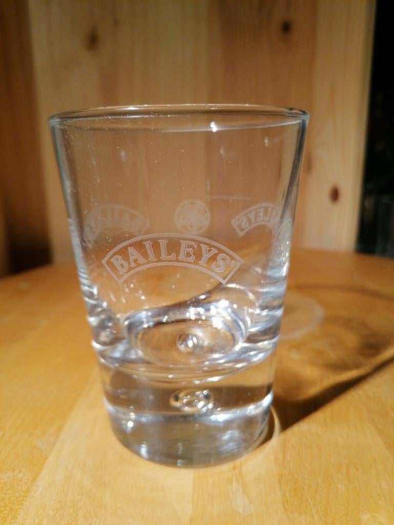 €1 voor 1 zwaar Baileys glas., Verzamelen, Ophalen of Verzenden, Zo goed als nieuw