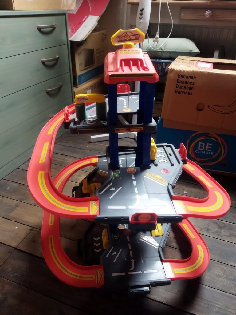 Garage voitures à étages, Enfants & Bébés, Enlèvement, Utilisé