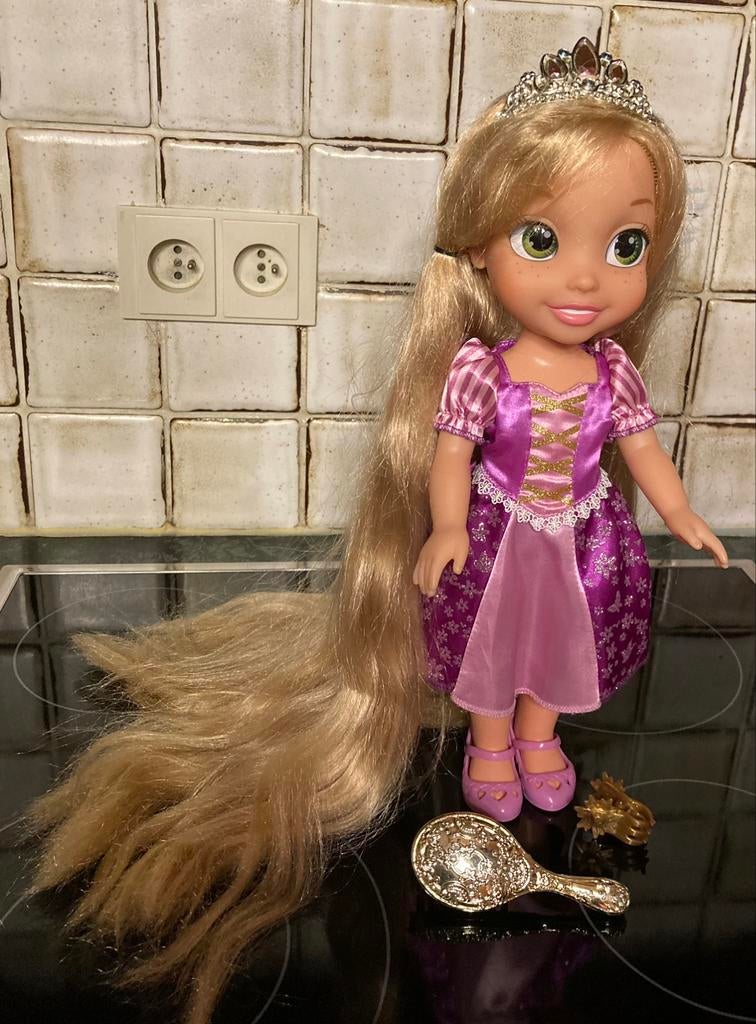 Rapunzel pop met superlange haren,kroontje,kammetje,speld., Kinderen en Baby's, Speelgoed | Poppen, Ophalen of Verzenden, Zo goed als nieuw