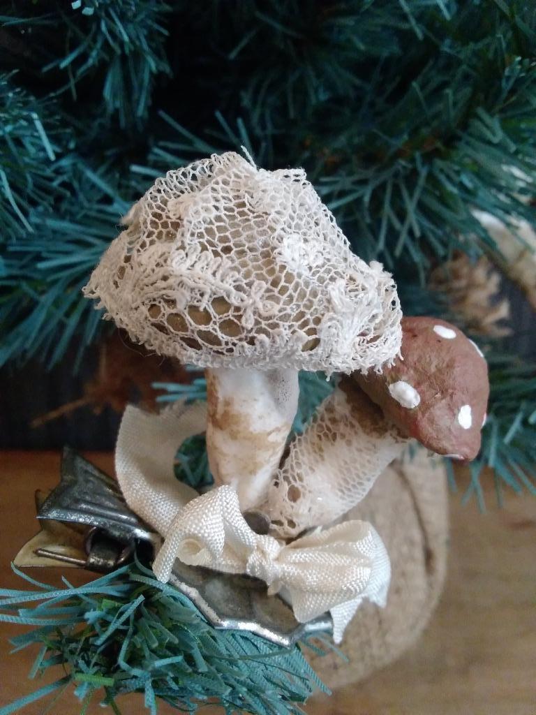 Papier-mâche paddenstoelen knijpertjes 4stuks, Diversen, Kerst, Gebruikt, Verzenden