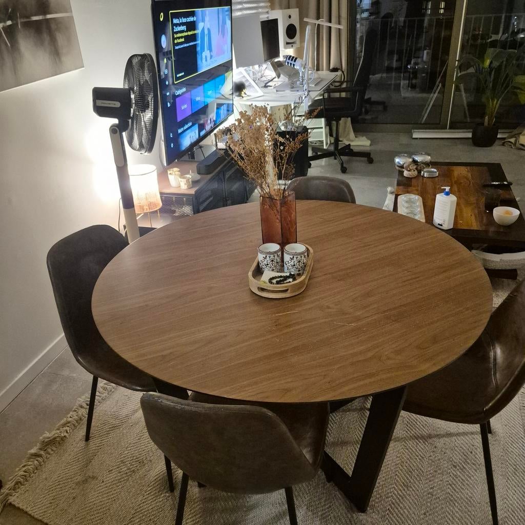 Ronde taffel voor 4. 120 cm., Ophalen