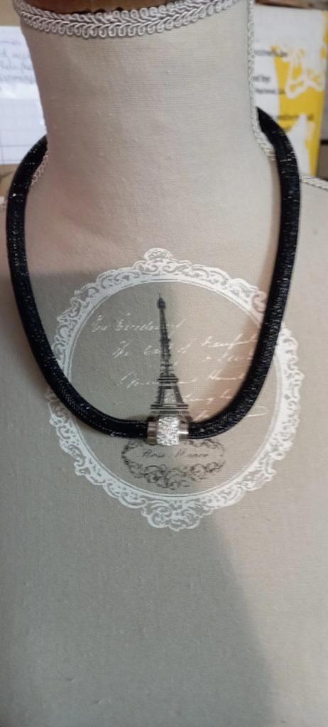 Collier. Ras de cou. Femme, Enlèvement ou Envoi, Comme neuf, Noir, Avec strass