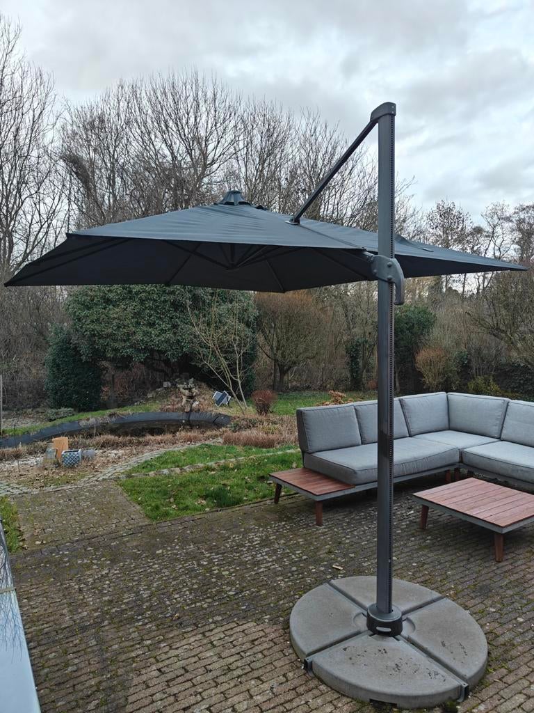 Luxe zweefparasol 3x3 m – inclusief 4 betonblokken (25 kg), Tuin en Terras, Ophalen, Gebruikt, Zweefparasol, Verstelbaar