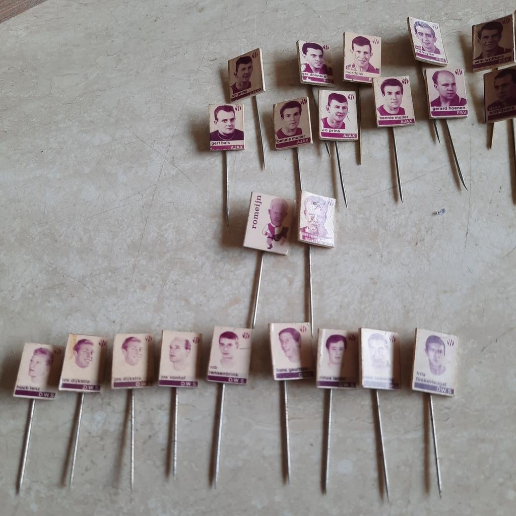 Speldjes van voetballers : DWS Amsterdam , PSV en Feyenoord., Ophalen of Verzenden, Gebruikt