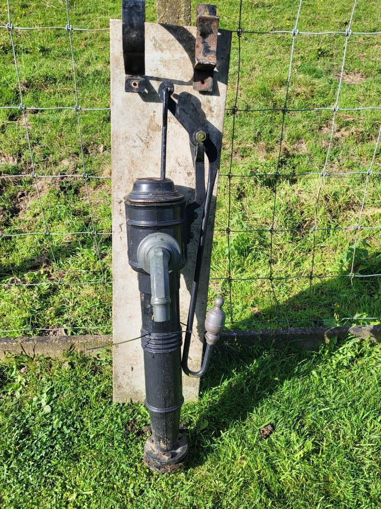 Antieke waterpomp, Ophalen, Gebruikt, Handmatig, Bronpomp