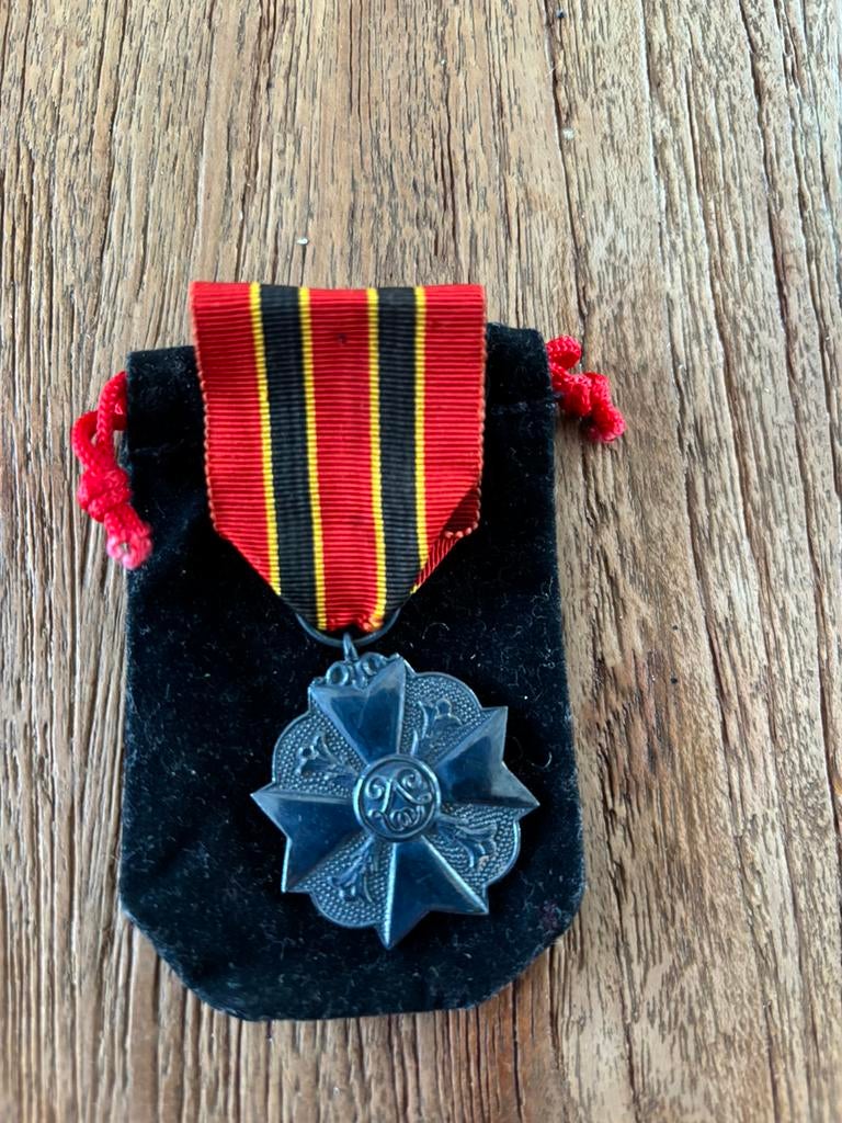 verschillende eretekens van de arbeid, Verzamelen, Militaria | Algemeen, Ophalen of Verzenden