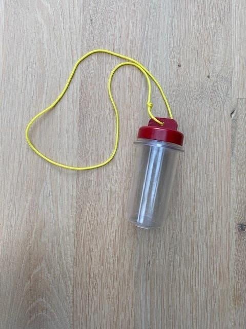 Boîtier en plastique avec couvercle et support, Enlèvement ou Envoi, Utilisé, Bol ou Canette