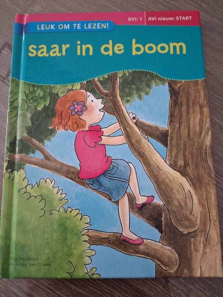Boek Saar in de boom, Avi 1, Boeken, Ophalen of Verzenden, Gelezen