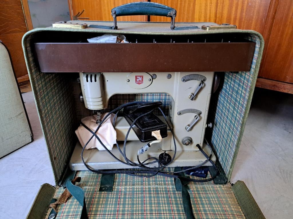 Machine à coudre vintage années 50, Enlèvement