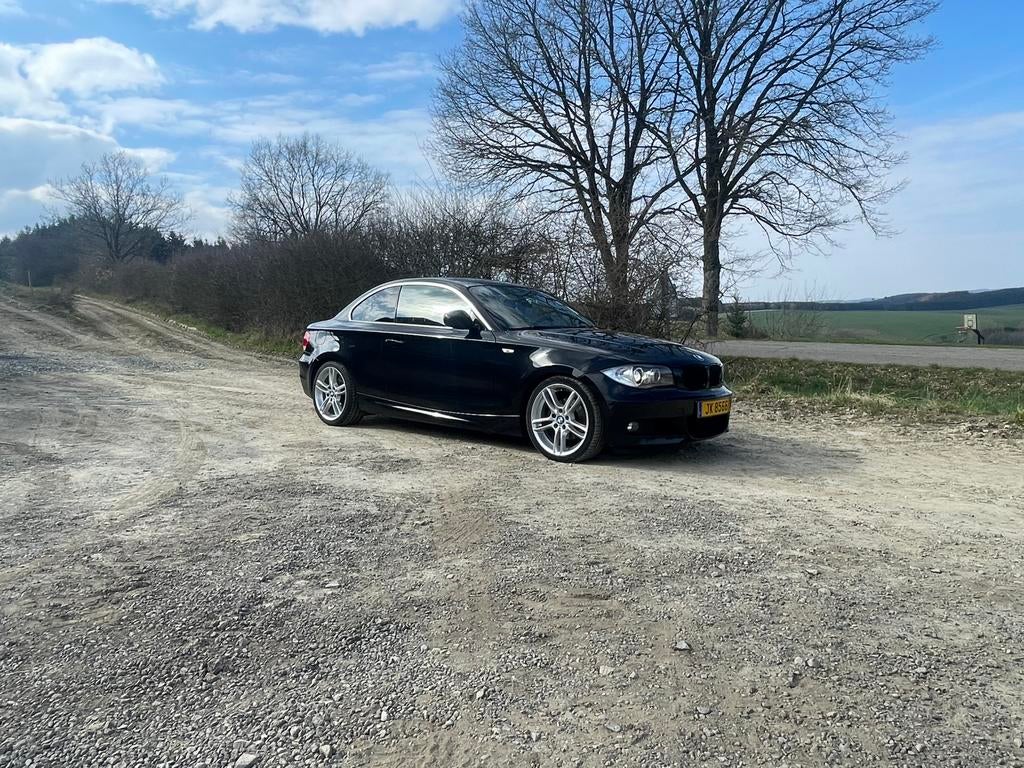 BMW 118d coupé, Auto's, BMW, 4 zetels, Zwart, Leder en Stof, Zwart